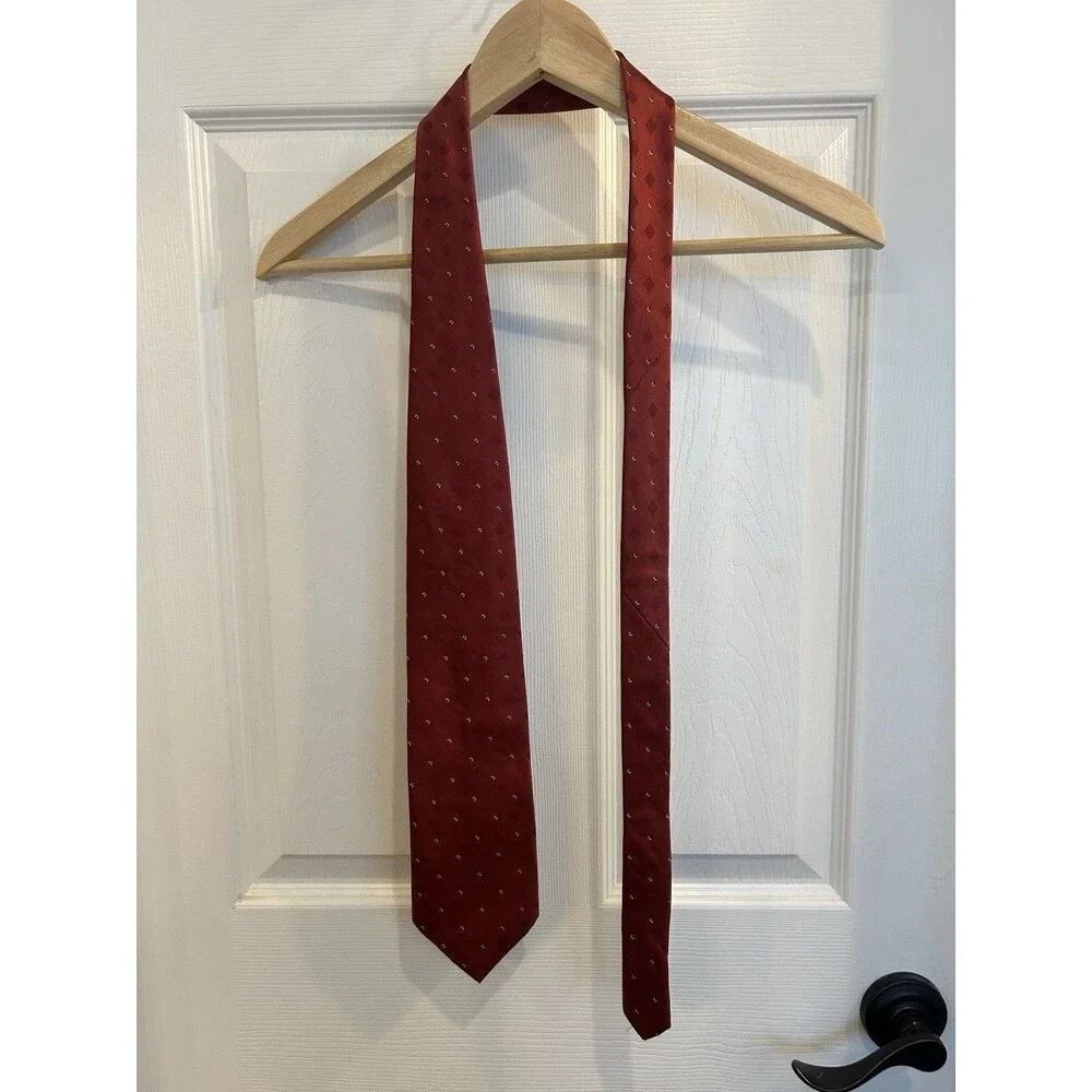 Calvin Klein Men's Red Spotted Pointed Tie 100% Silk